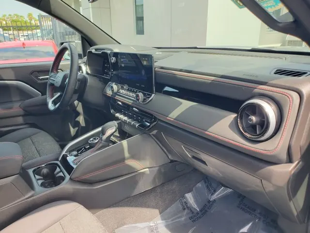 2025 Chevrolet Colorado 4WD Z71 - Photo 31