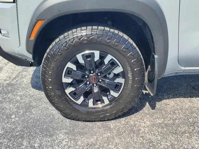 2024 Nissan Frontier Crew Cab 4x4 PRO-4X - Photo 4