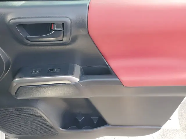 2022 Toyota Tacoma 2WD SR5 Double Cab 5' Bed V6 AT (Natl) - Photo 33