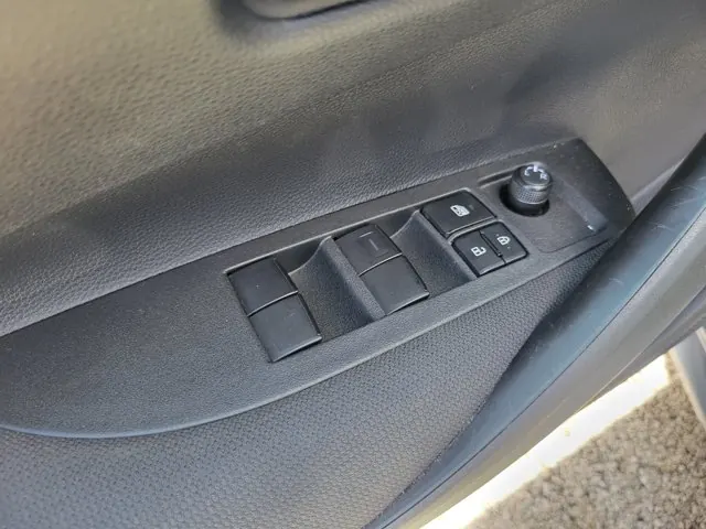 2025 Toyota Corolla LE CVT (Natl) - Photo 12