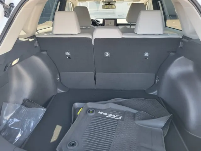 2026 Toyota Corolla Cross L 2WD (Natl) - Photo 8