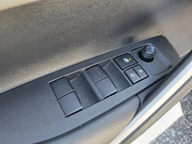 2026 Toyota Corolla Cross L 2WD (Natl) - Photo 12