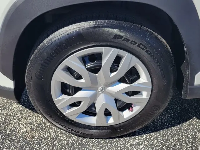 2026 Toyota Corolla Cross L 2WD (Natl) - Photo 4