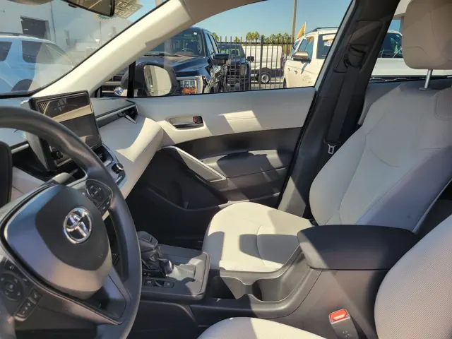 2026 Toyota Corolla Cross L 2WD (Natl) - Photo 10