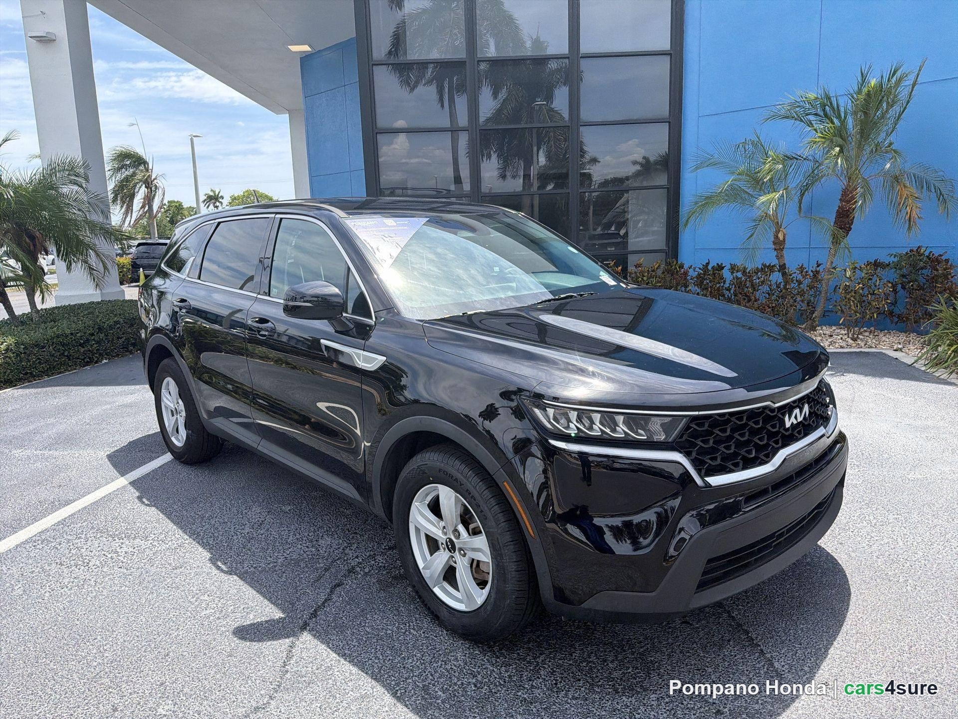 2023 KIA Sorento LX - Photo 2