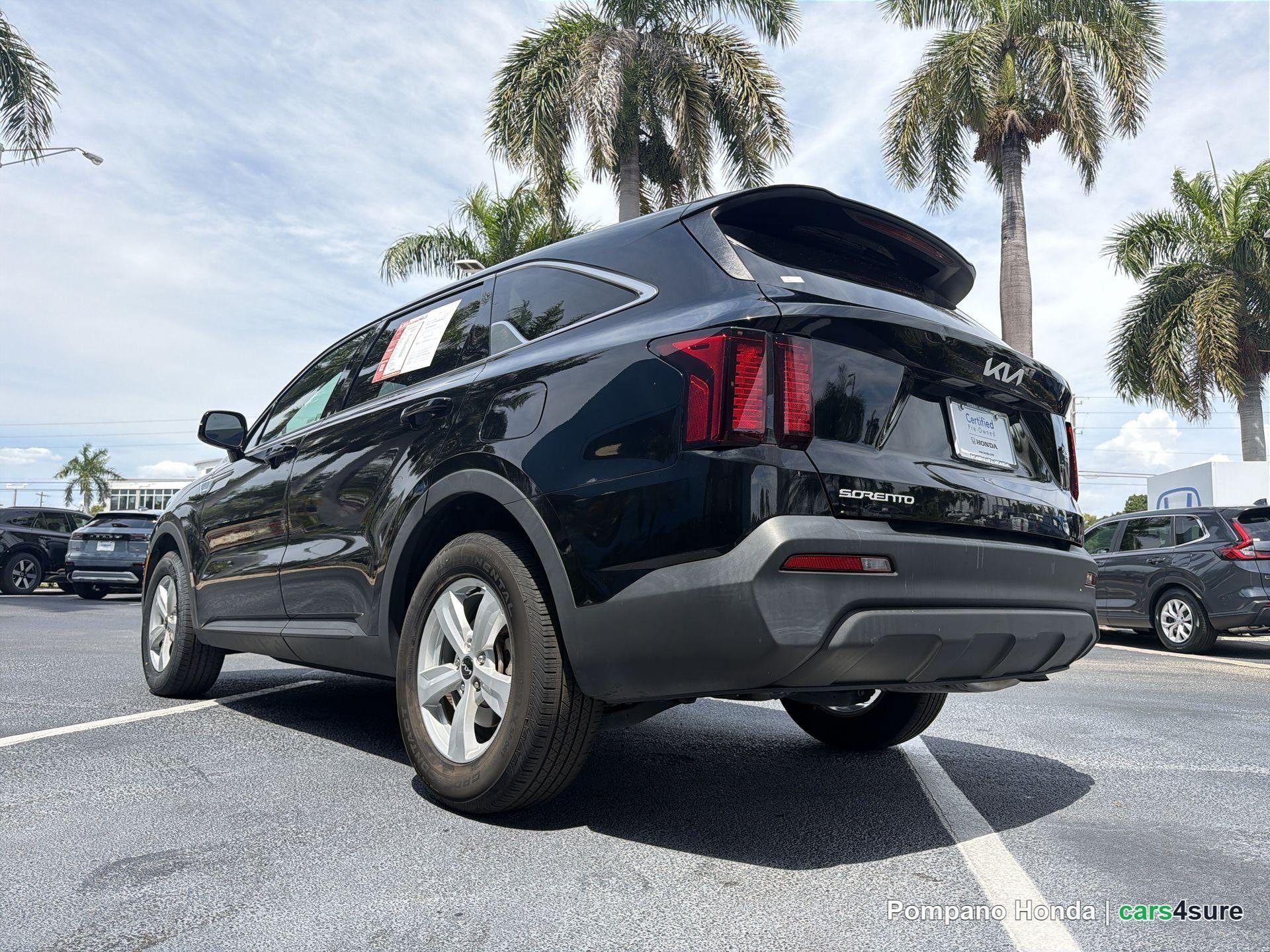 2023 KIA Sorento LX - Photo 3