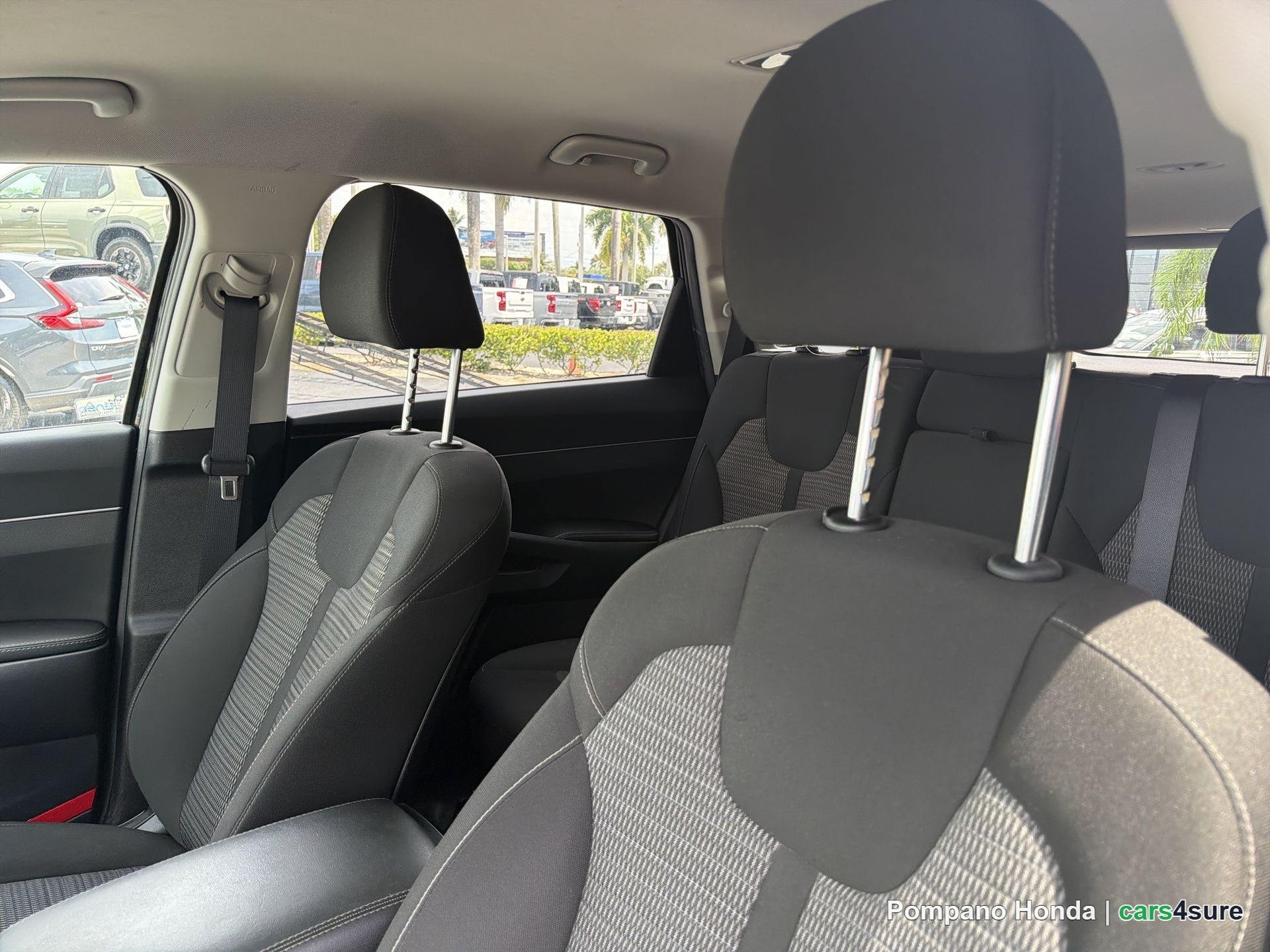 2023 KIA Sorento LX - Photo 4