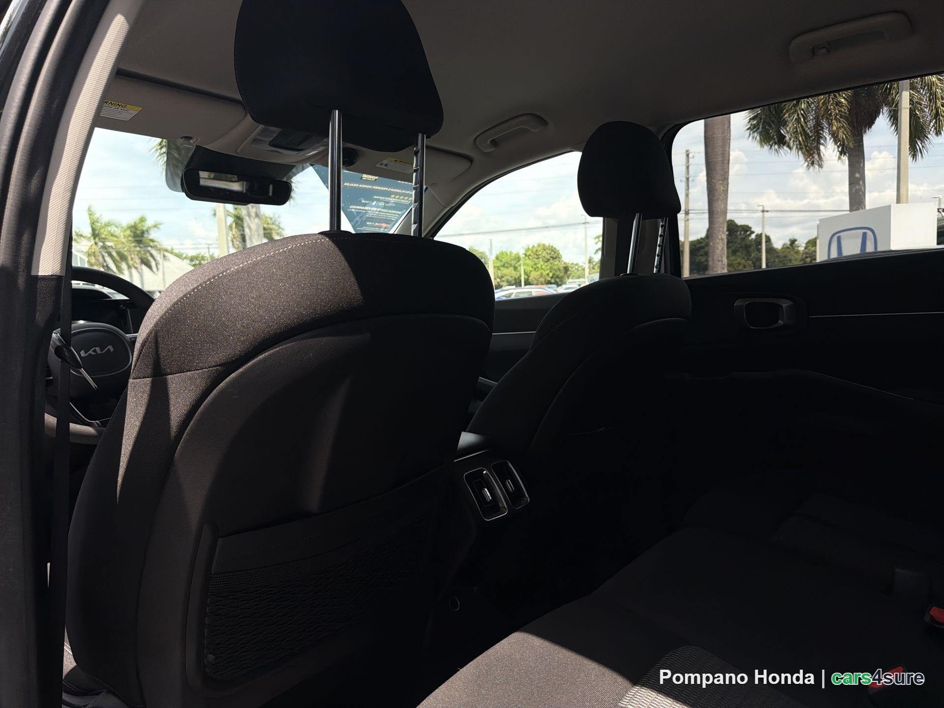 2023 KIA Sorento LX - Photo 7