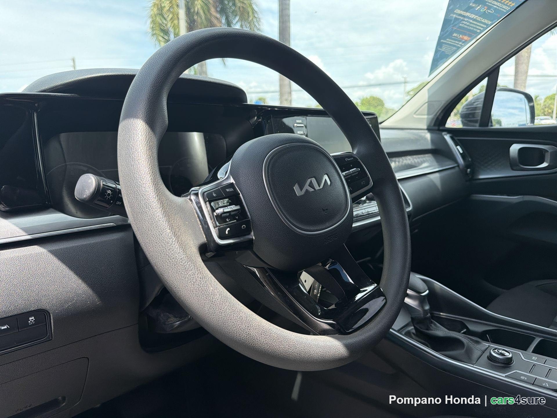 2023 KIA Sorento LX - Photo 8