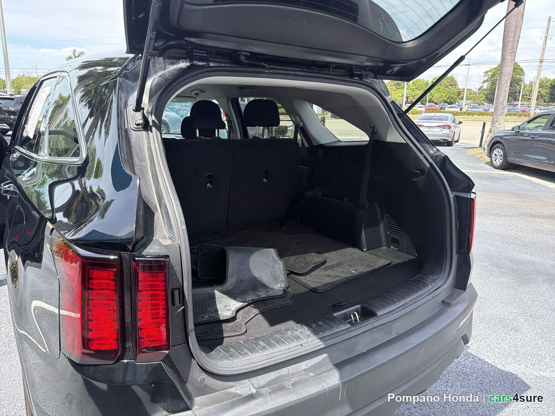 2023 KIA Sorento LX - Photo 11