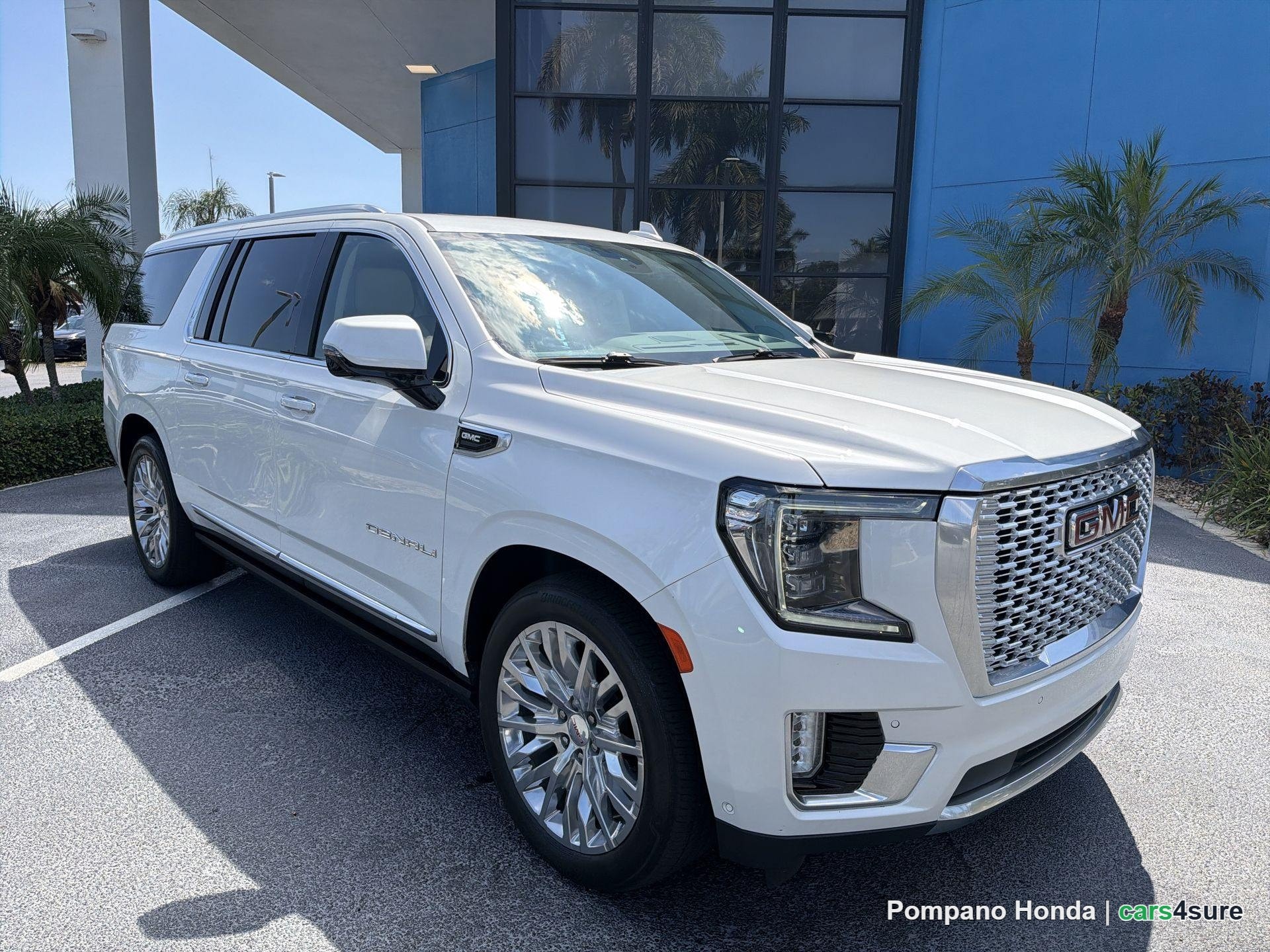 2024 GMC Yukon XL Denali - Photo 2