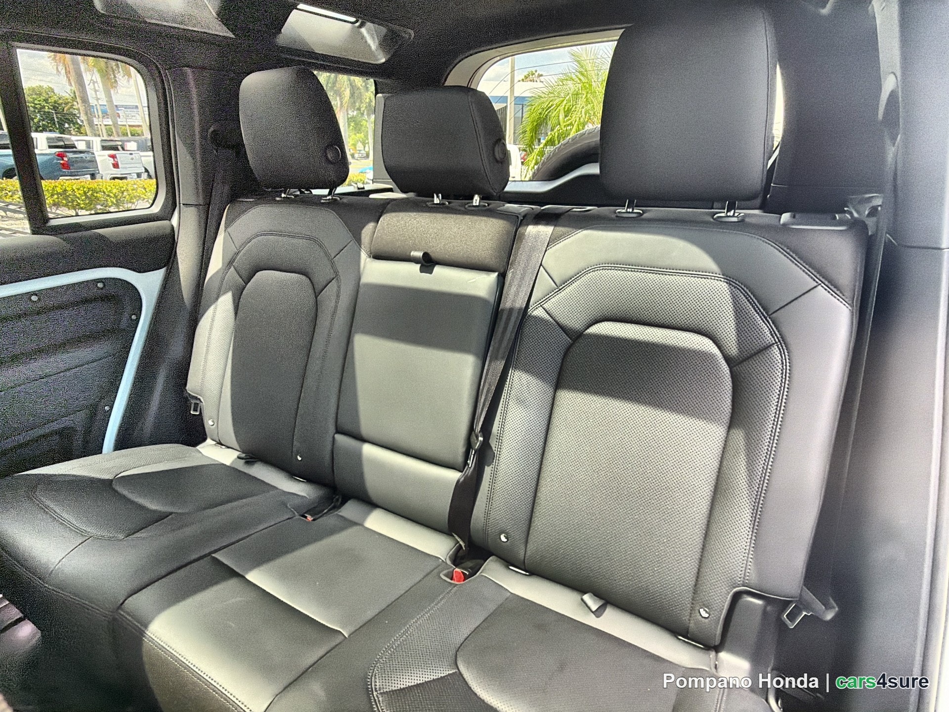 2025 LAND ROVER Defender 110 S - Photo 5