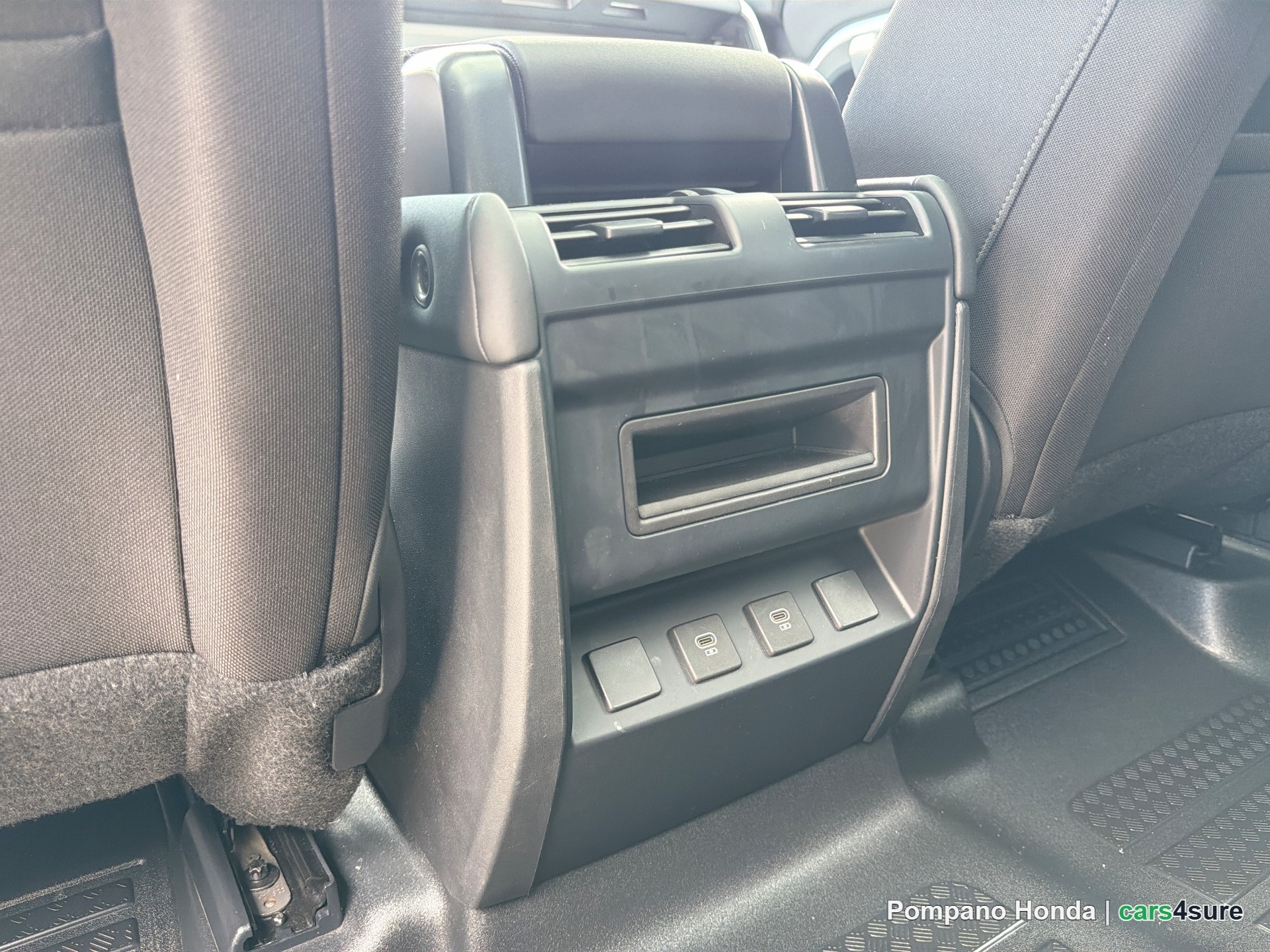 2025 LAND ROVER Defender 110 S - Photo 6
