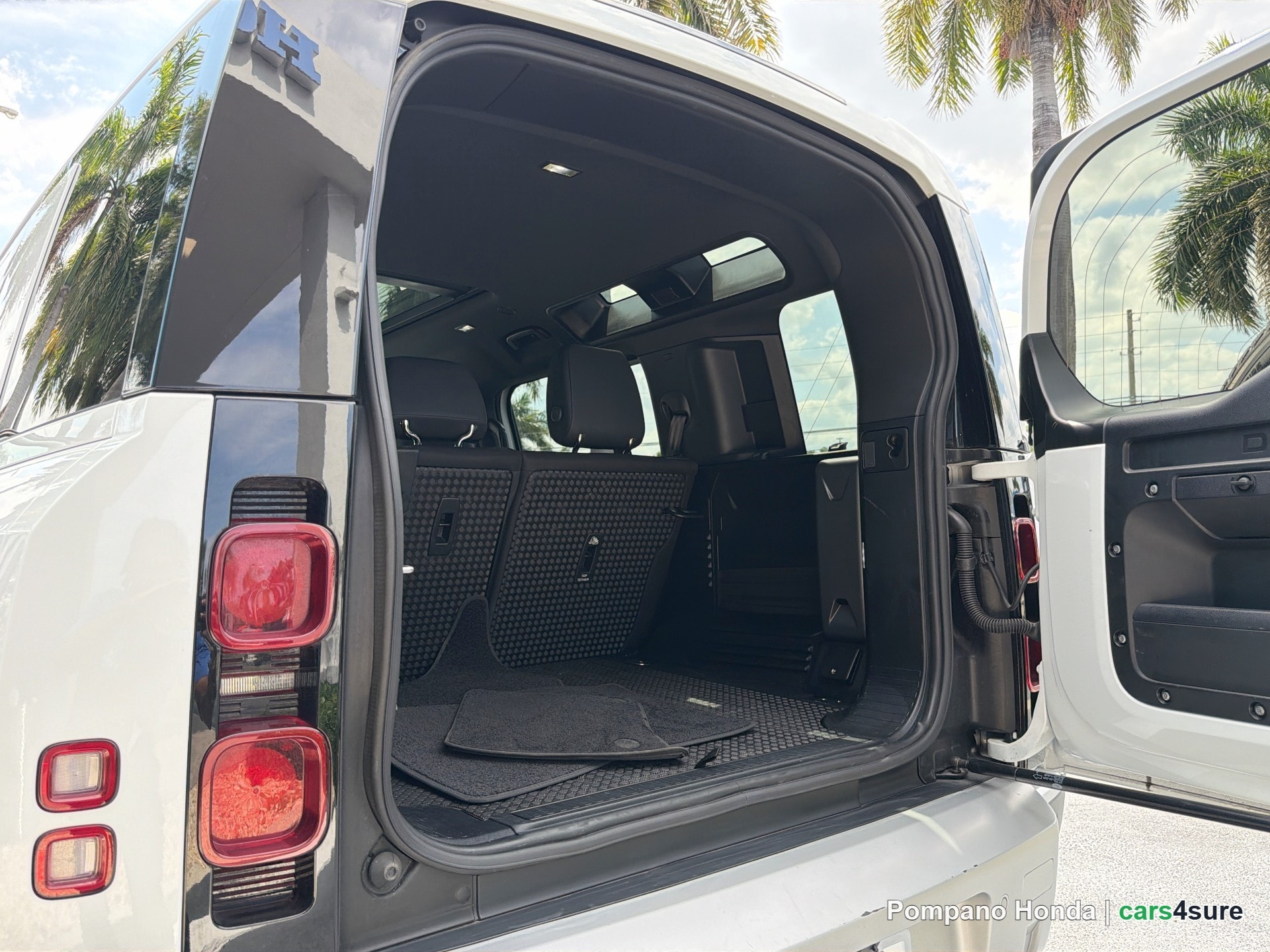 2025 LAND ROVER Defender 110 S - Photo 9