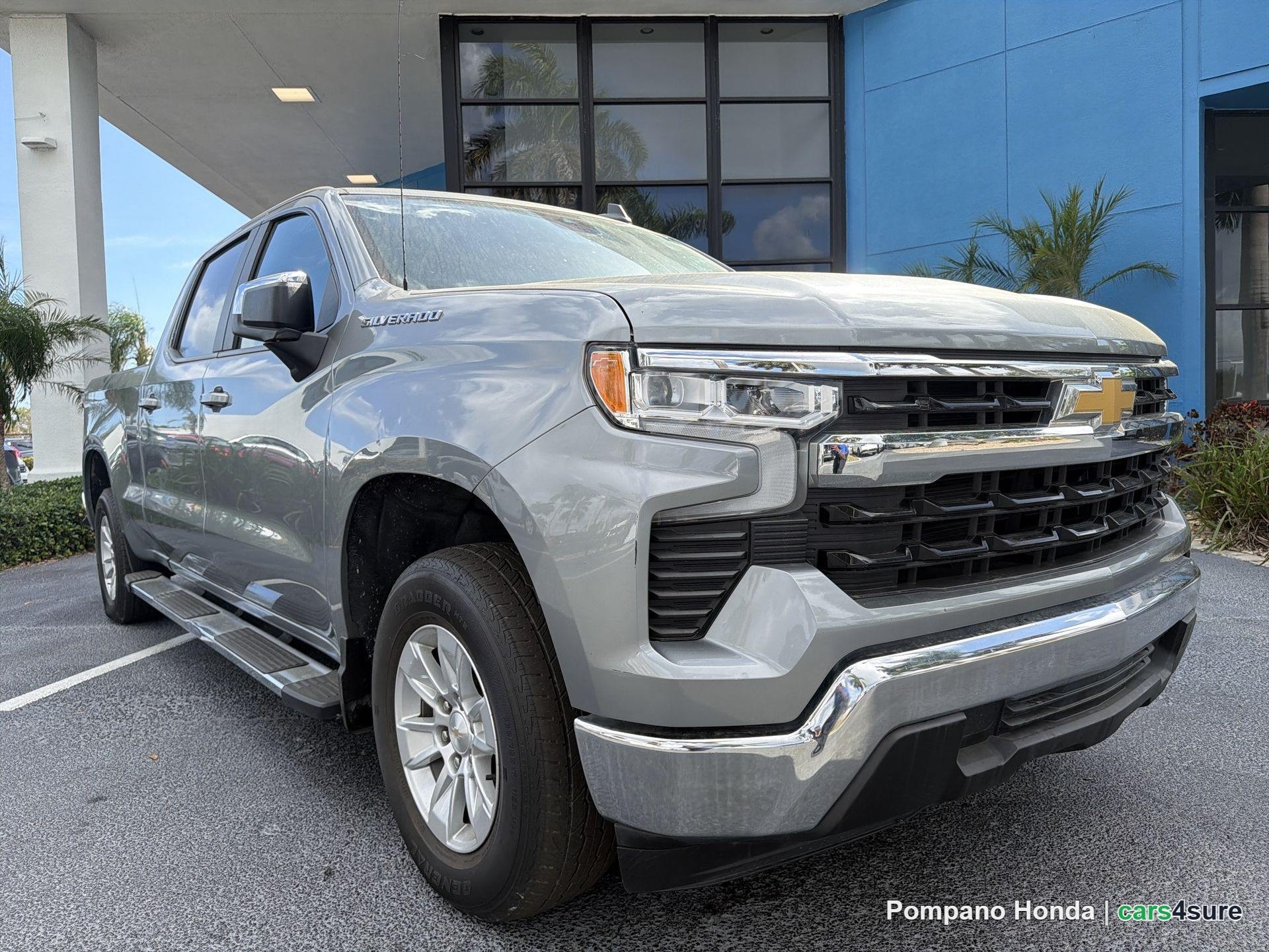 2024 CHEVROLET Silverado LT - Photo 2