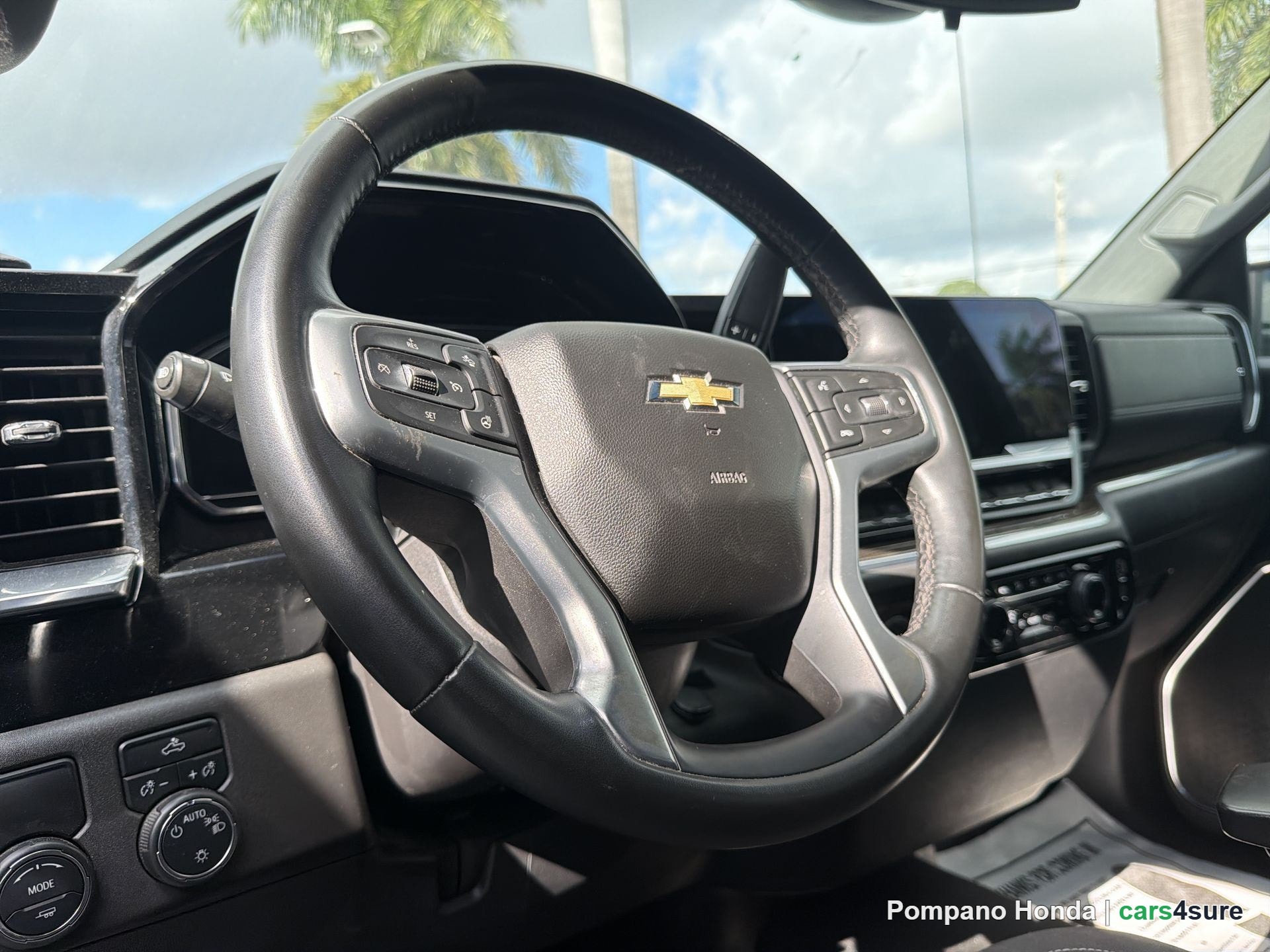 2024 CHEVROLET Silverado LT - Photo 3