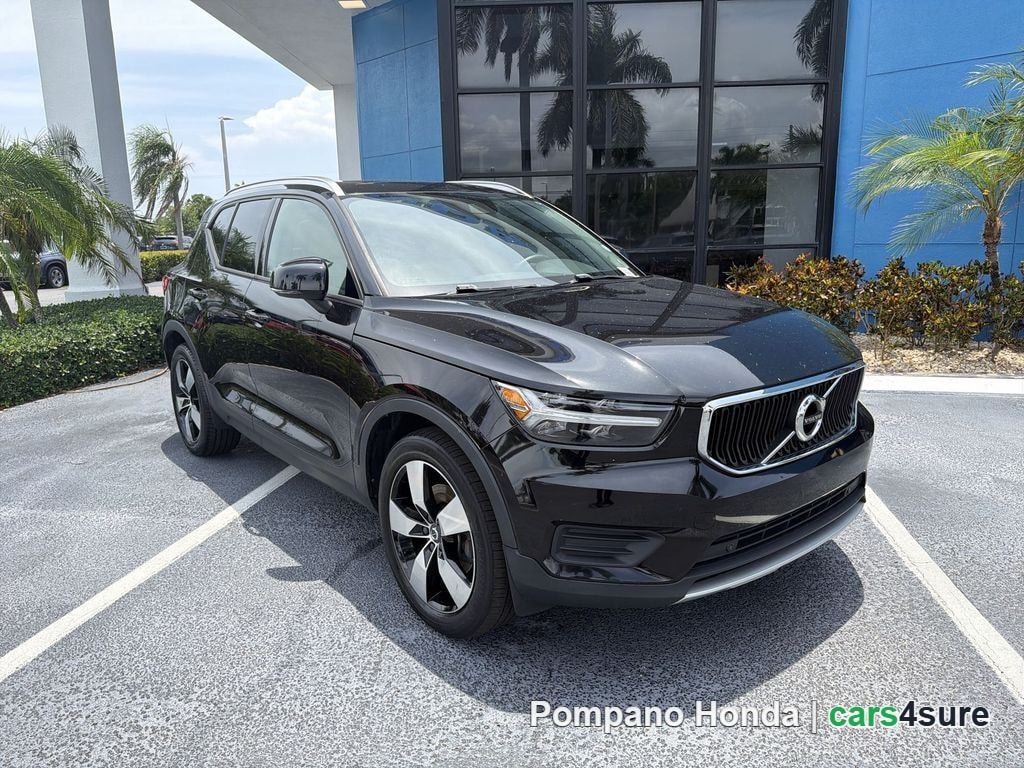 2020 VOLVO XC40 Momentum - Photo 1