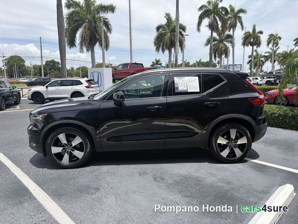2020 VOLVO XC40 Momentum - Photo 4