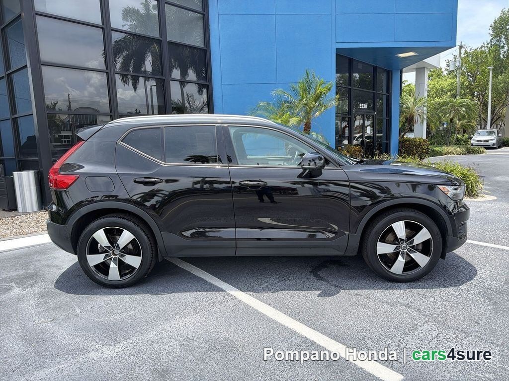 2020 VOLVO XC40 Momentum - Photo 8
