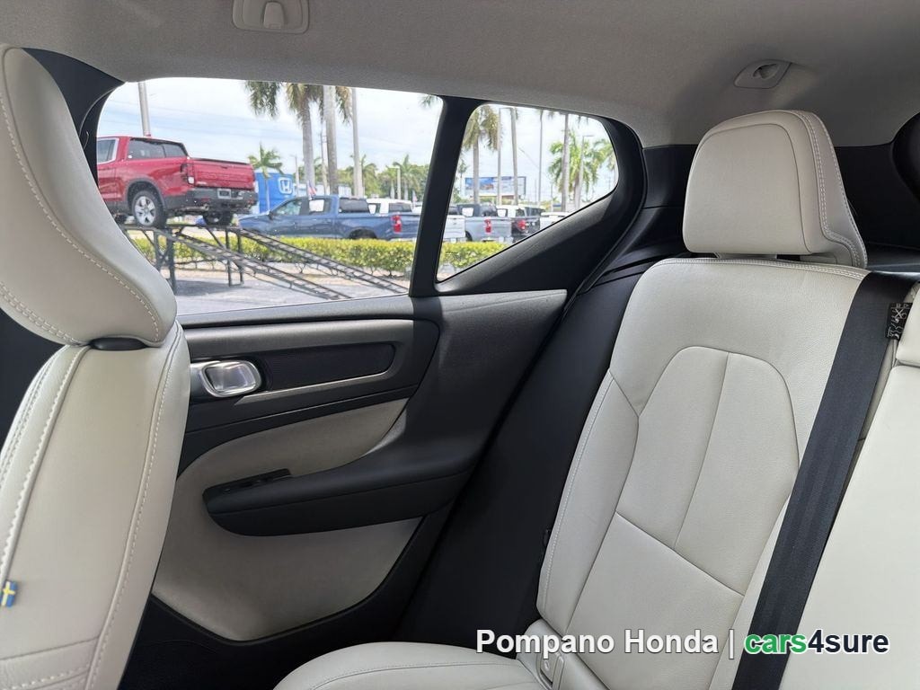2020 VOLVO XC40 Momentum - Photo 11