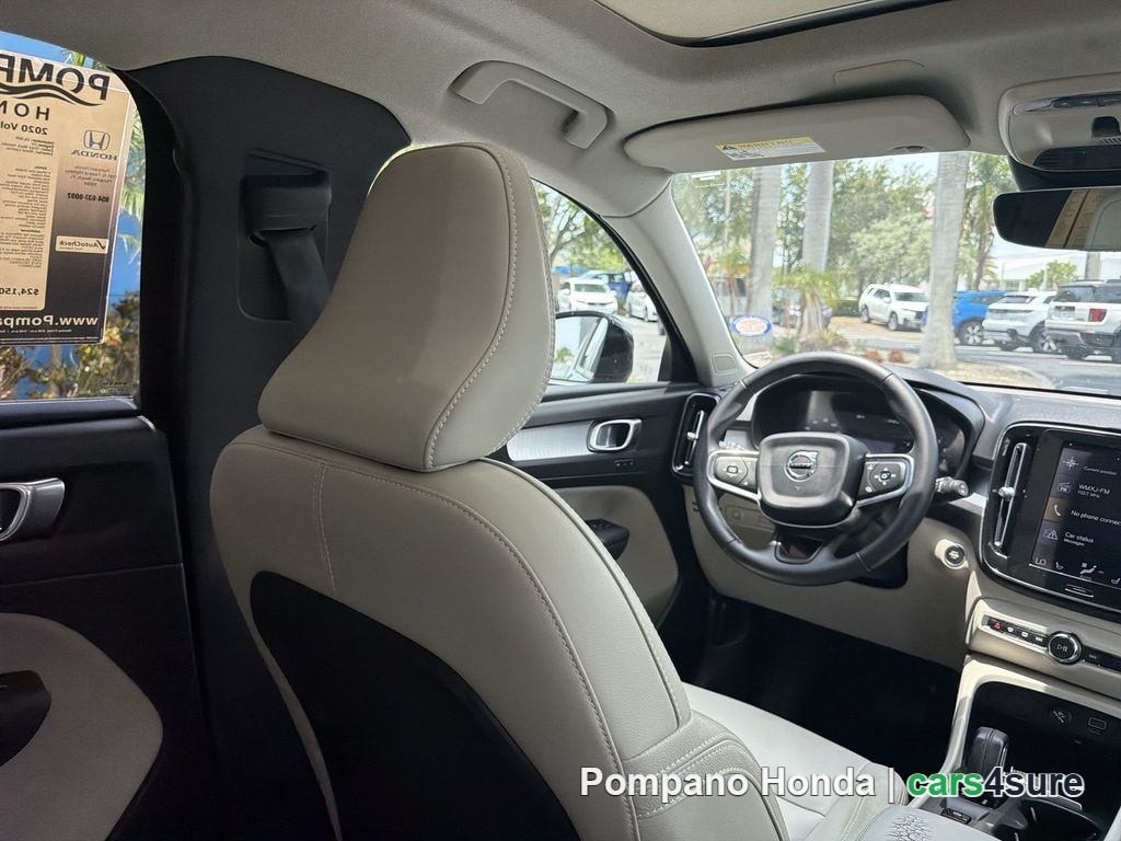 2020 VOLVO XC40 Momentum - Photo 13