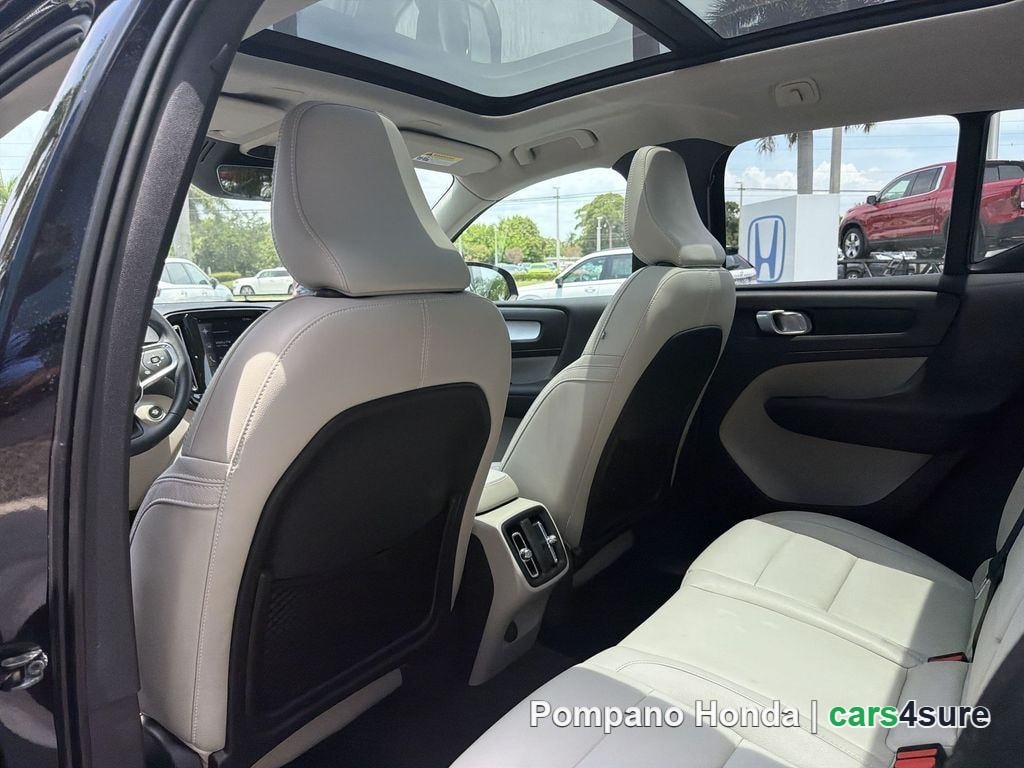 2020 VOLVO XC40 Momentum - Photo 15