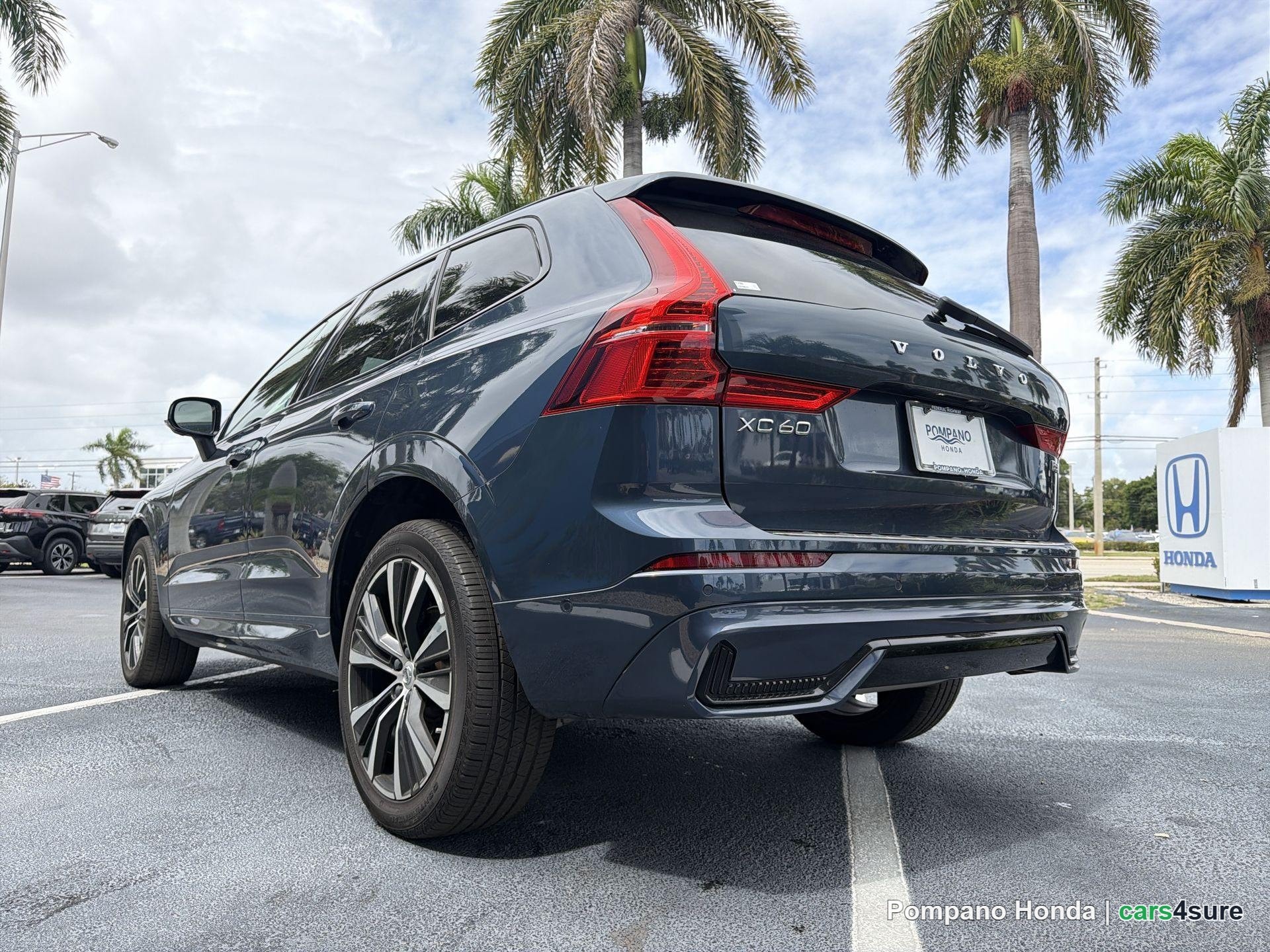 2023 VOLVO XC60 Plus Dark - Photo 2