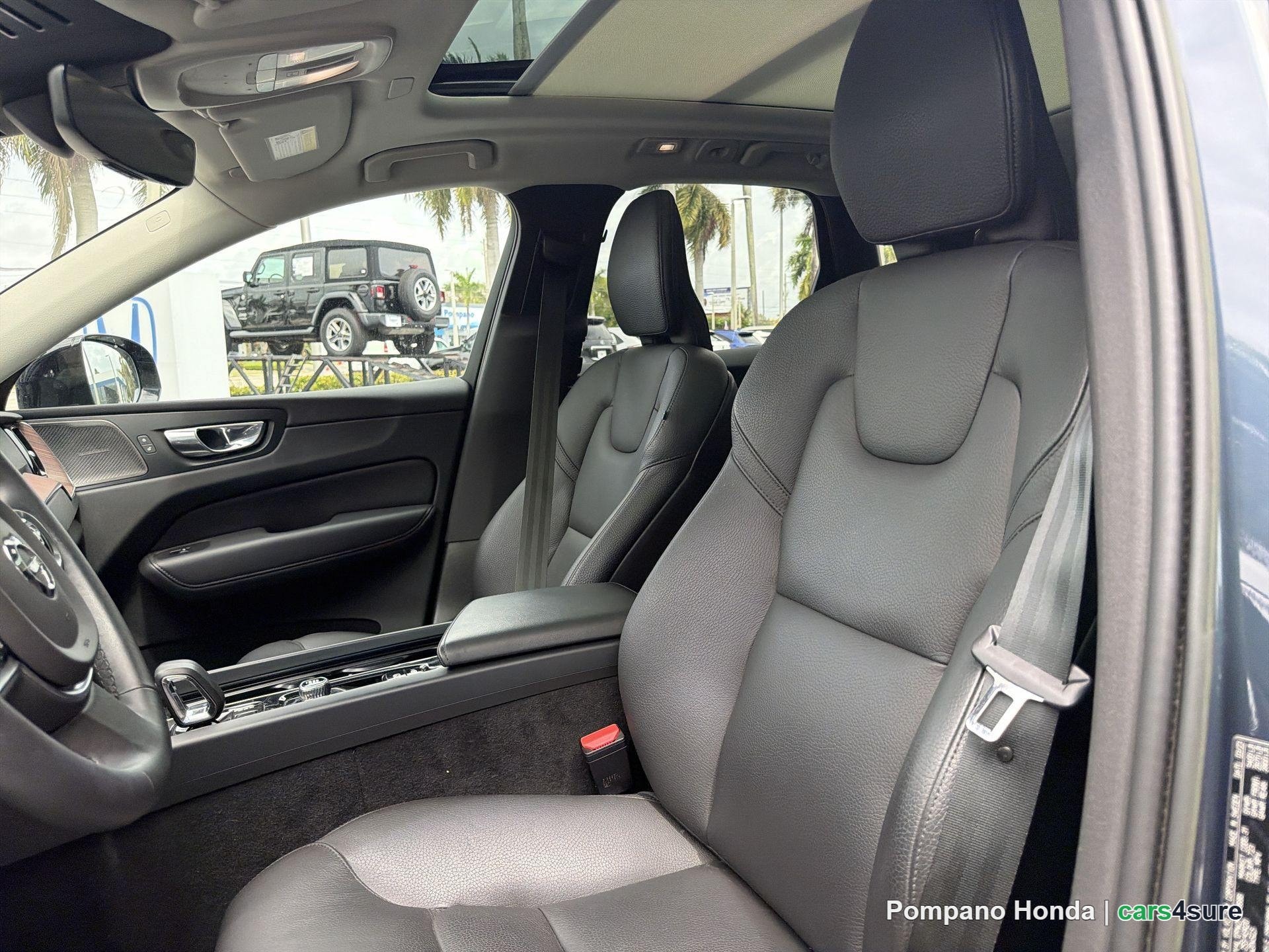 2023 VOLVO XC60 Plus Dark - Photo 4