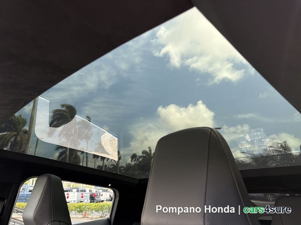 2025 TESLA Cybertruck - Photo 9