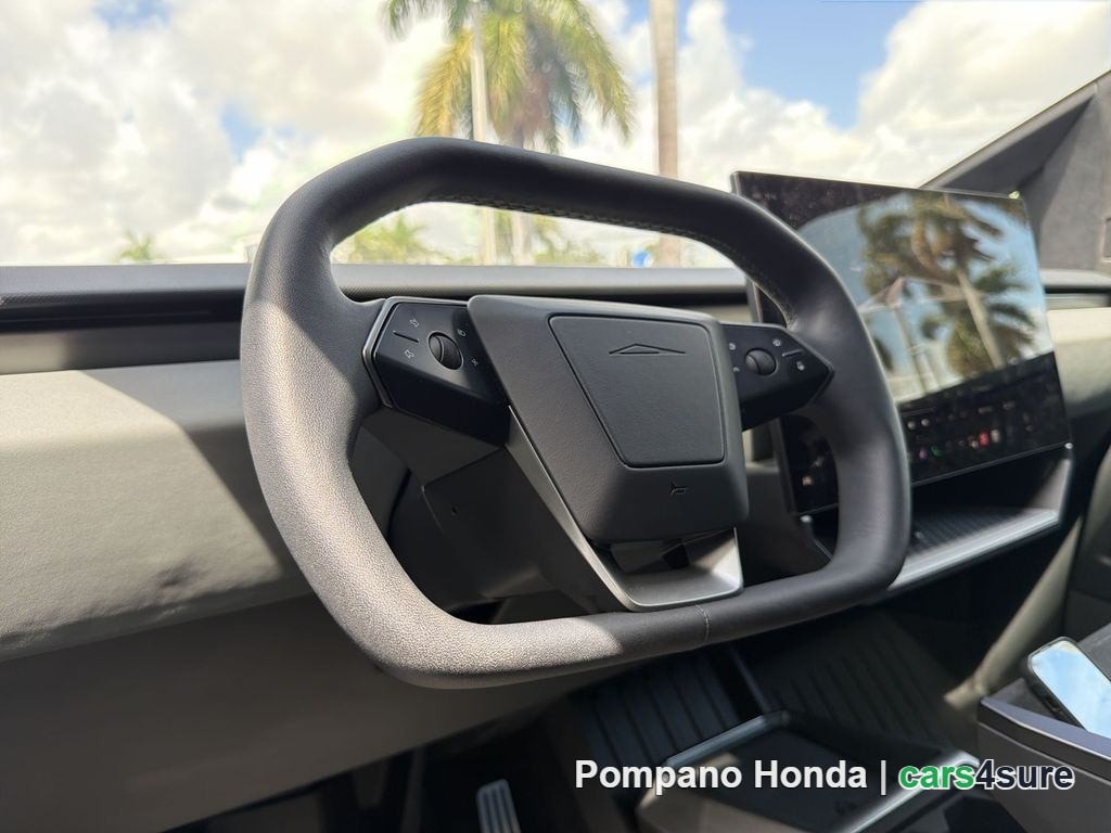 2025 TESLA Cybertruck - Photo 11