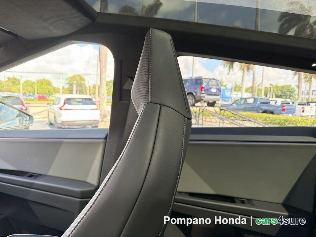 2025 TESLA Cybertruck - Photo 14
