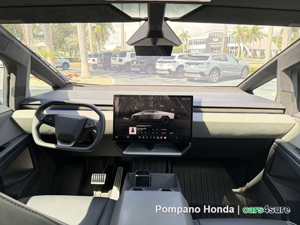 2025 TESLA Cybertruck - Photo 15