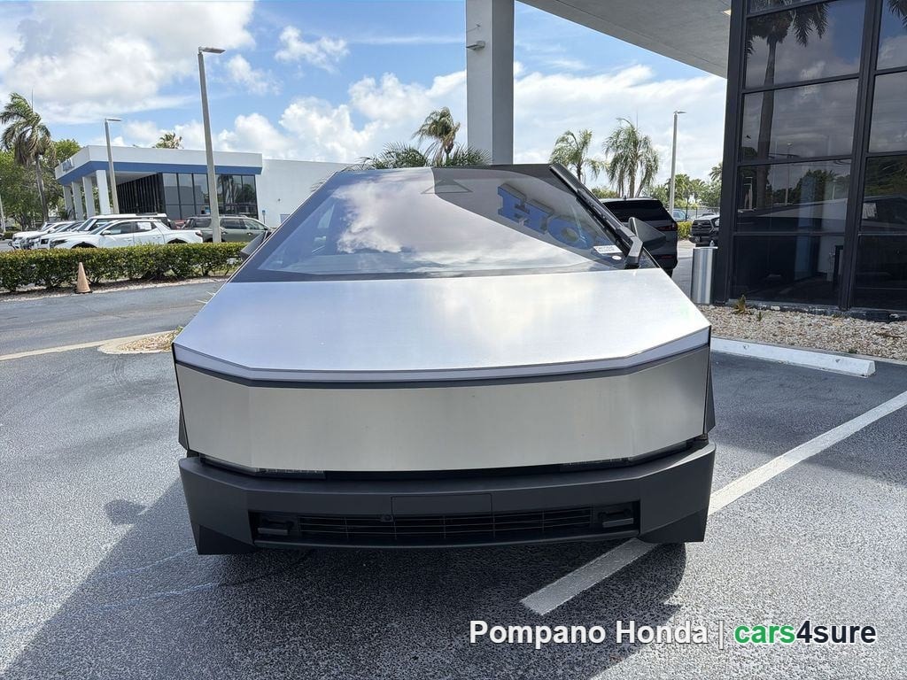 2025 TESLA Cybertruck - Photo 17