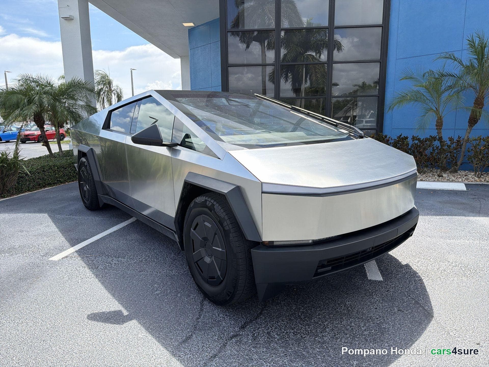 2025 TESLA Cybertruck