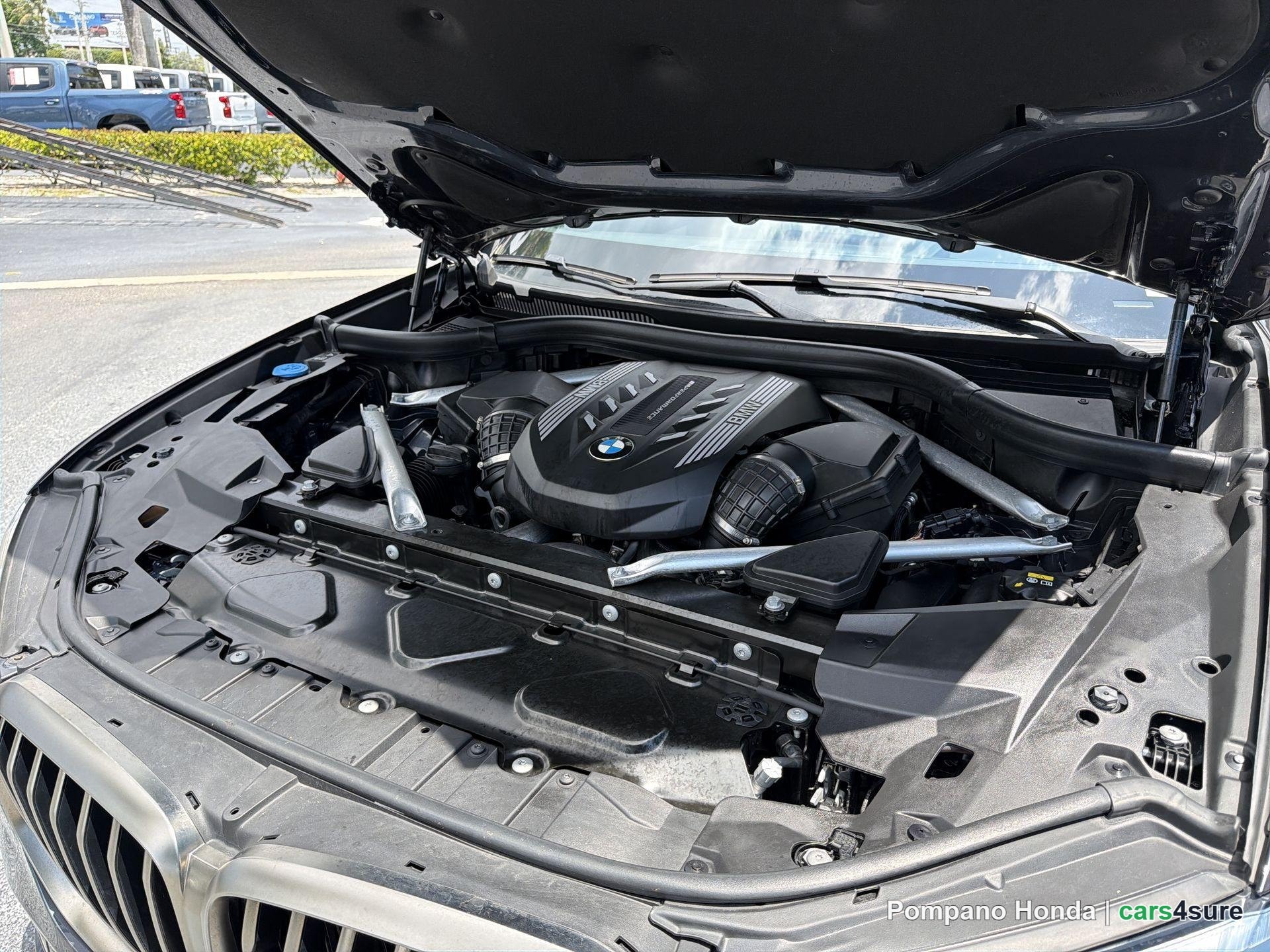 2021 BMW X5 M50i - Photo 3