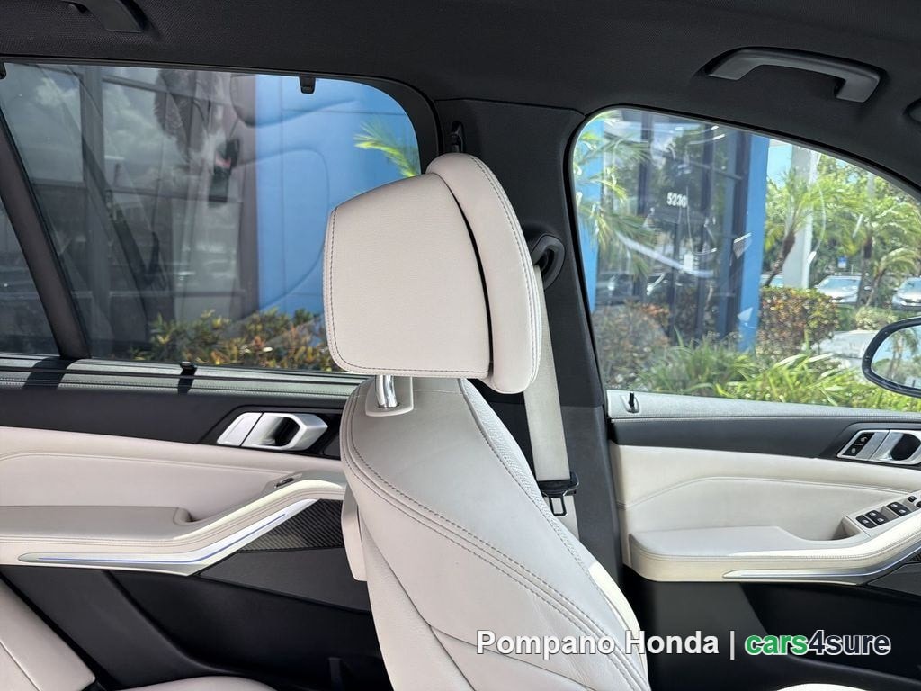 2021 BMW X5 M50i - Photo 11