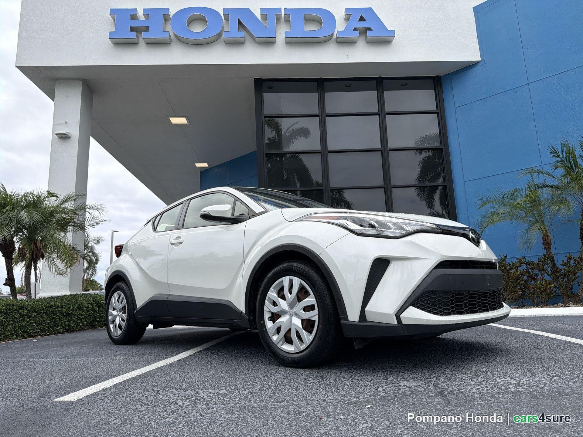 2020 TOYOTA C-HR LE