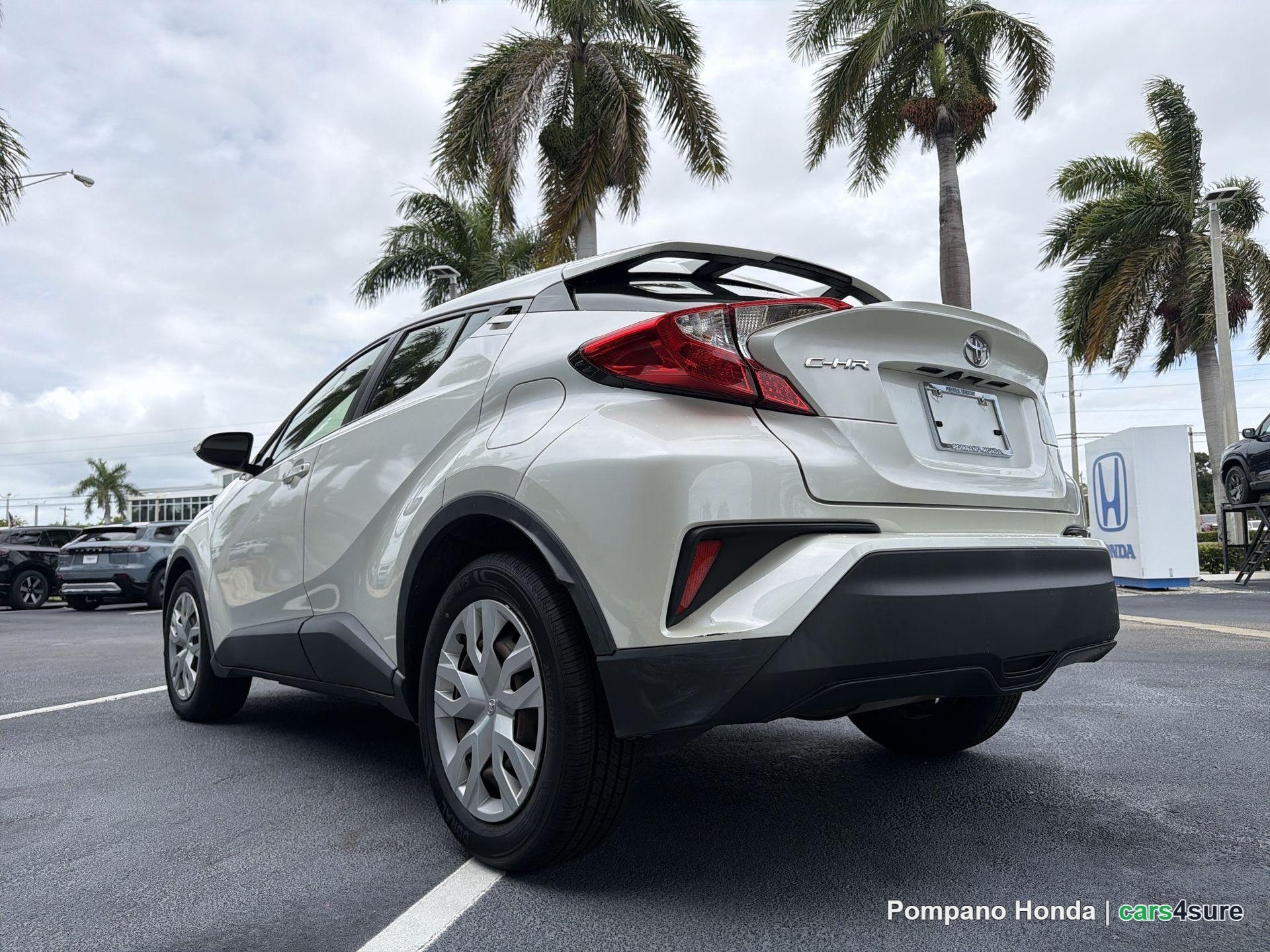 2020 TOYOTA C-HR - Photo 2