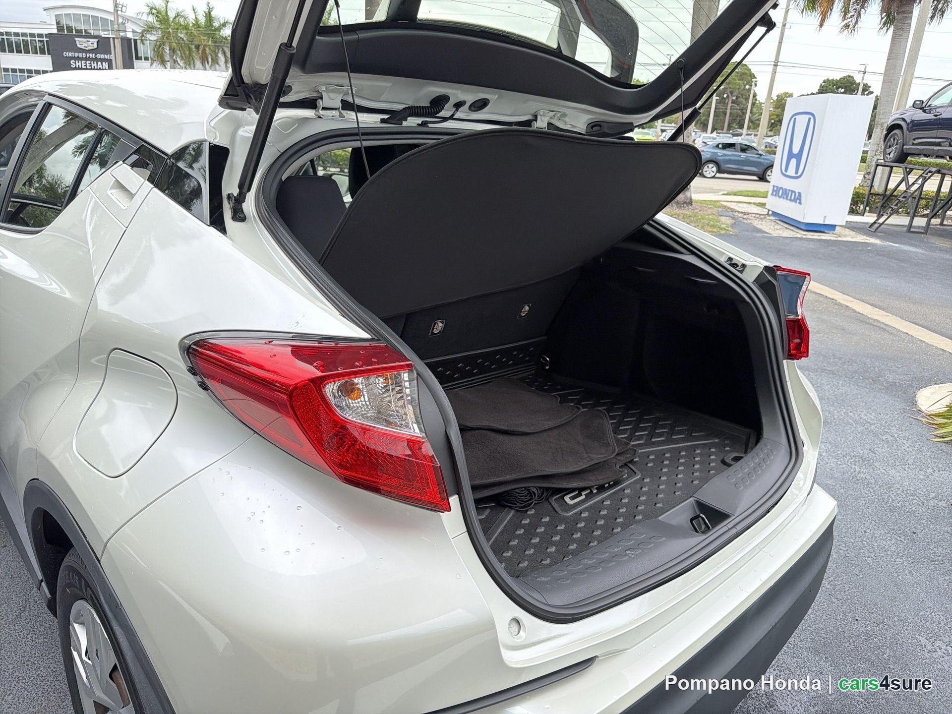 2020 TOYOTA C-HR - Photo 9