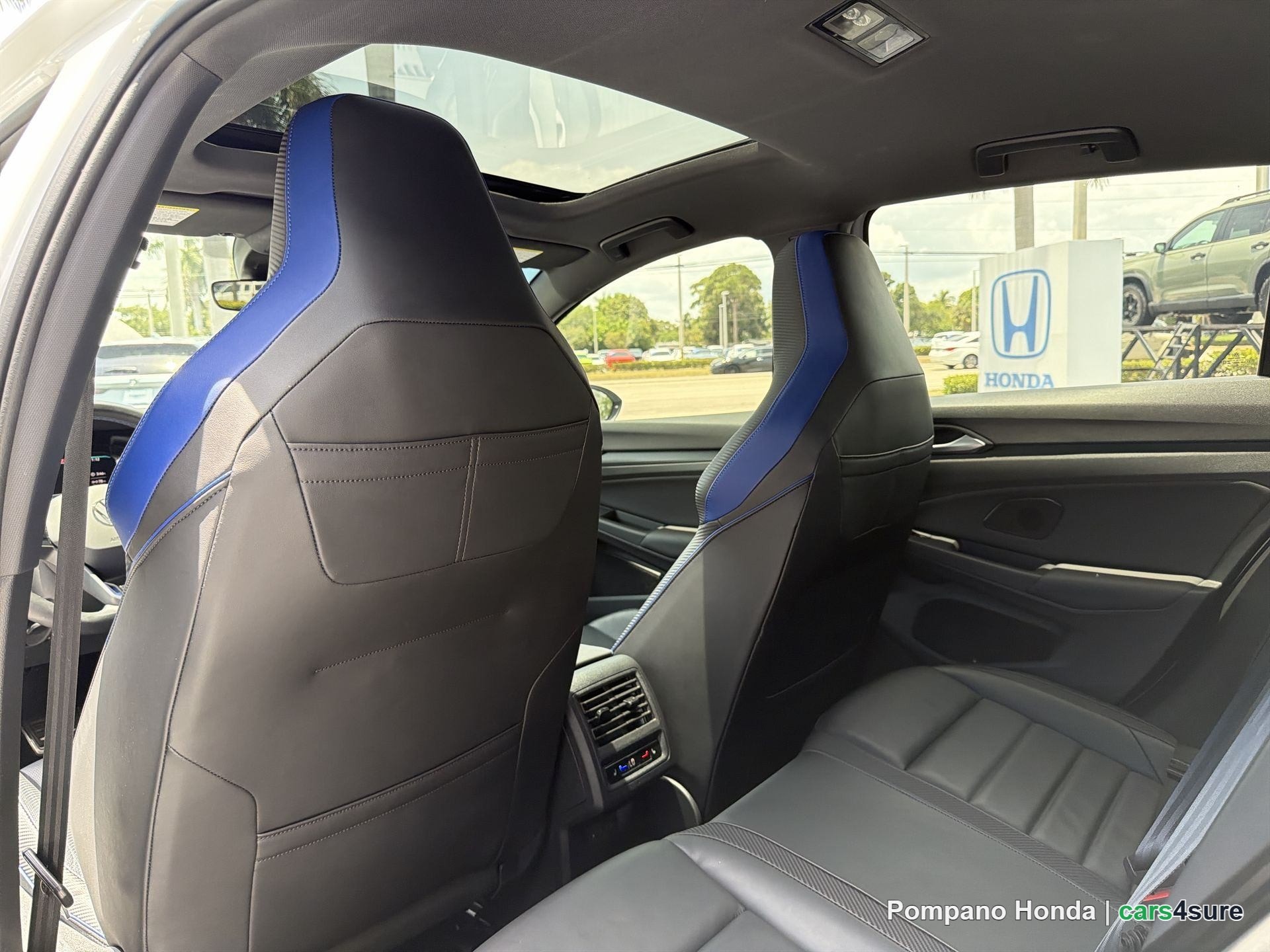 2024 VOLKSWAGEN Golf R - Photo 4