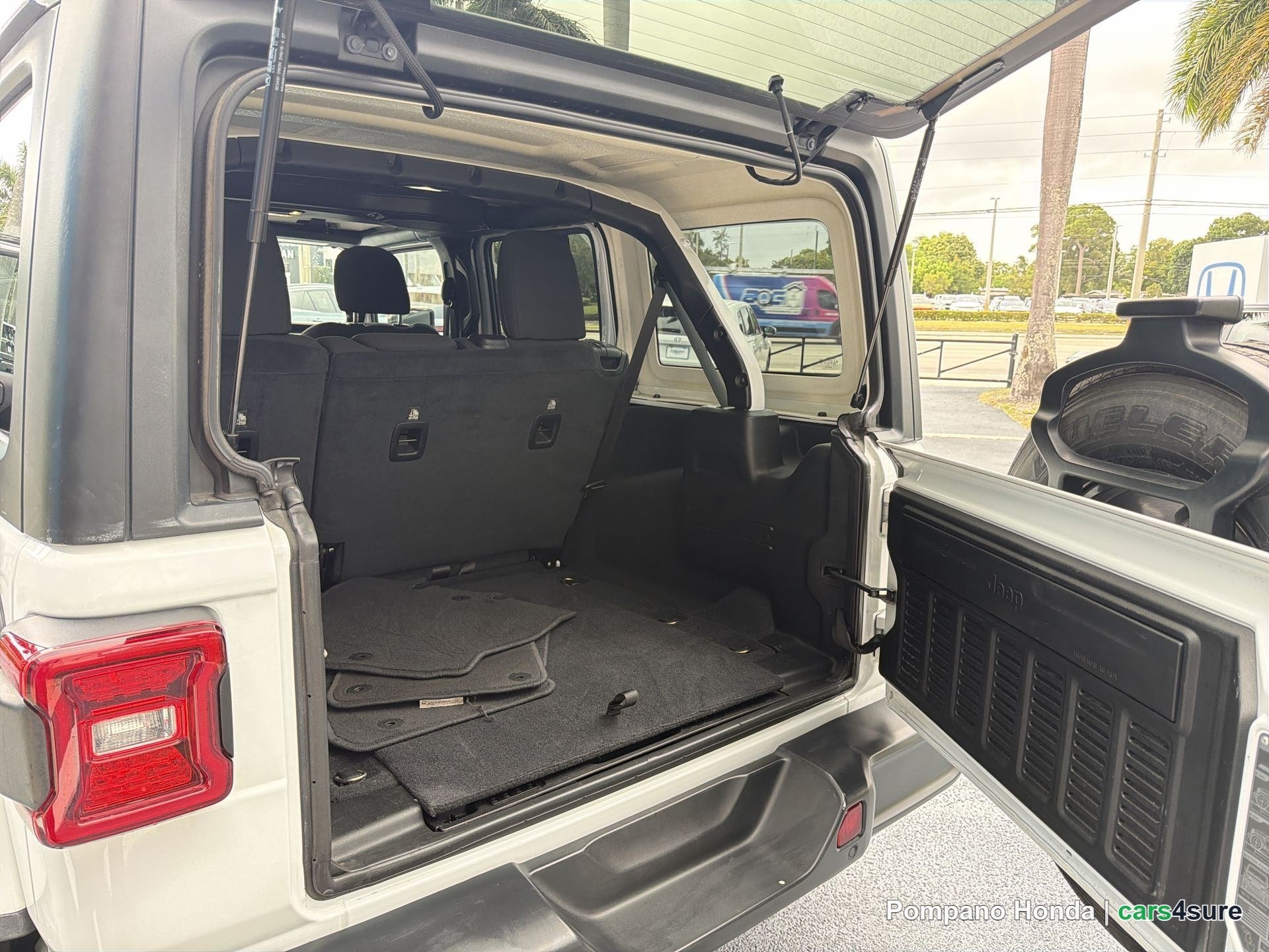 2020 JEEP Wrangler Unlimited Sahara - Photo 12